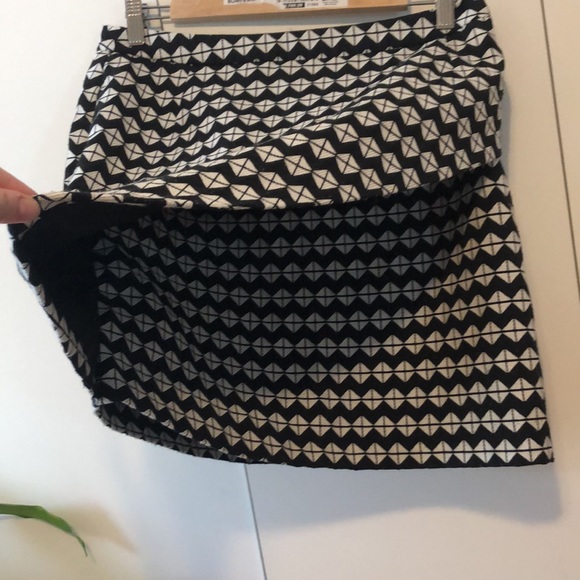 Asymmetrical geo print mini skirt - Picture 3 of 8